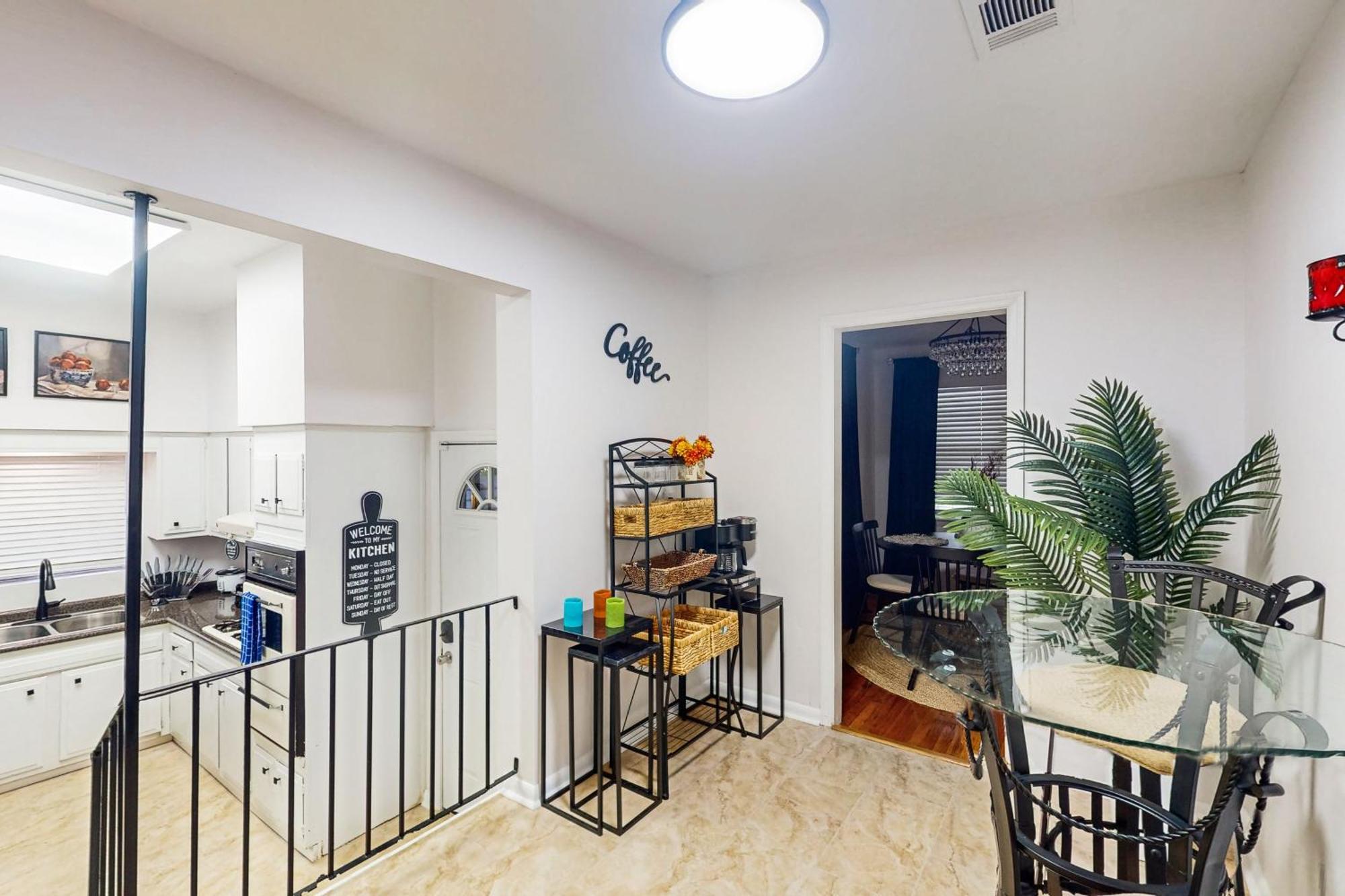 1107 West 42nd Street * Savannah