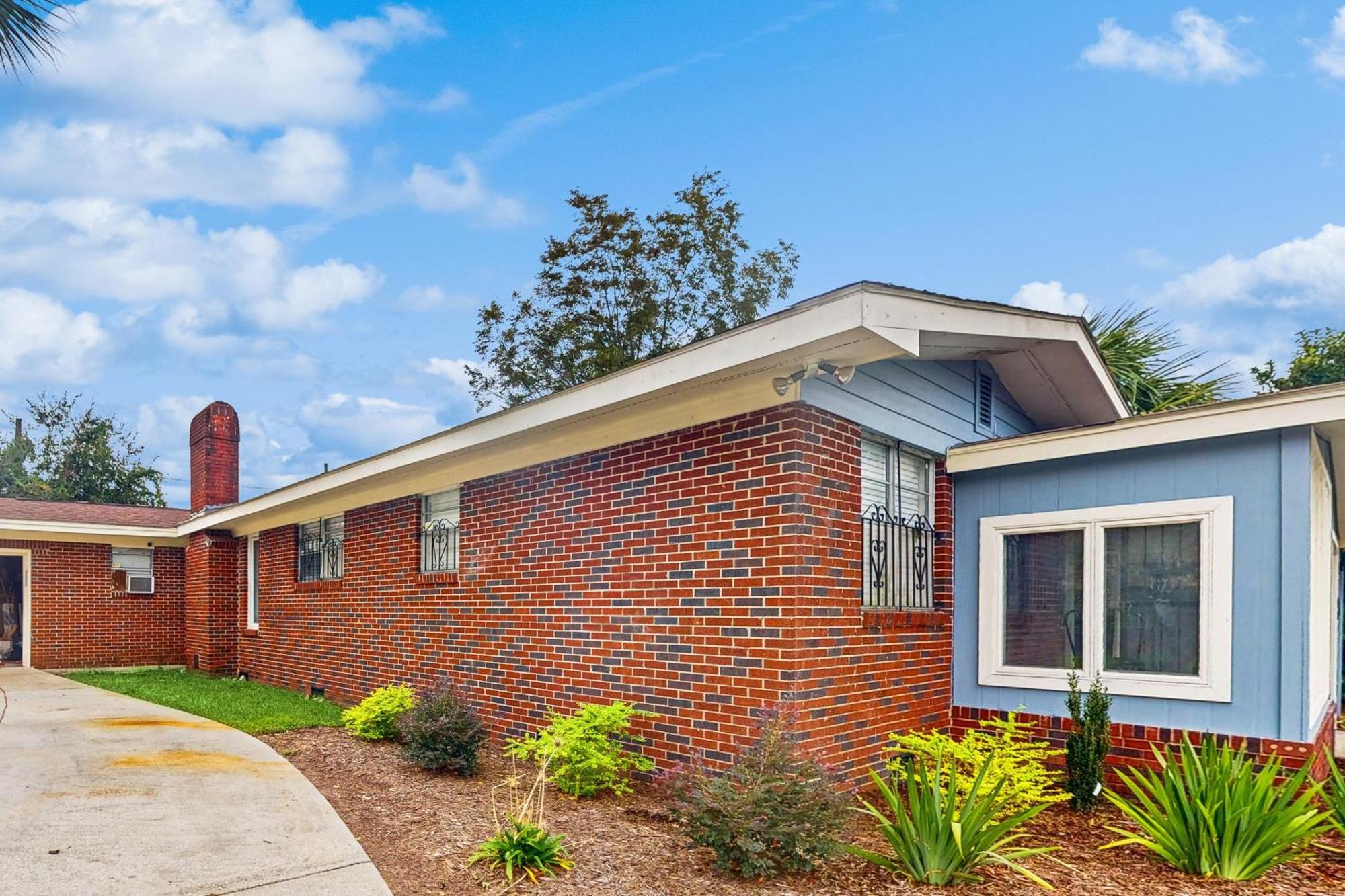 Holiday home 1107 West 42nd Street